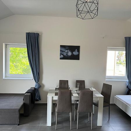 Apartman Byt 75M2 Klid Priroda Pro Rodinu プラハ エクステリア 写真