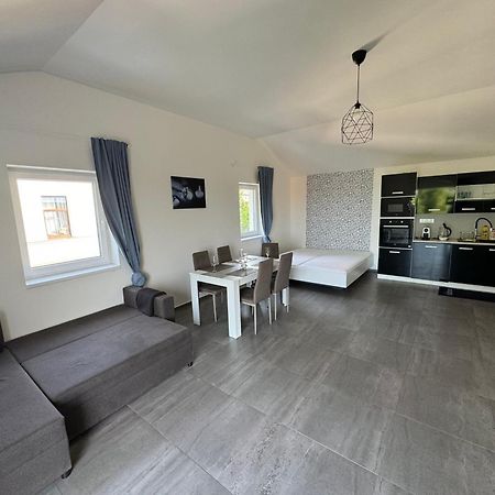Apartman Byt 75M2 Klid Priroda Pro Rodinu プラハ エクステリア 写真