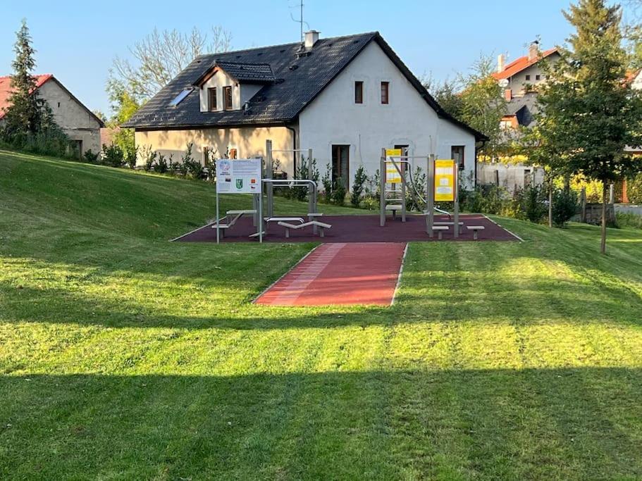 Apartman Byt 75M2 Klid Priroda Pro Rodinu プラハ エクステリア 写真