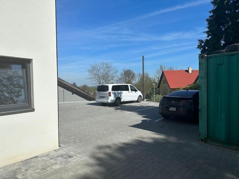 Apartman Byt 75M2 Klid Priroda Pro Rodinu プラハ エクステリア 写真